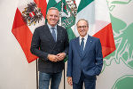 Landeshauptmann Mario Kunasek (l.) und Italien-Botschafter Giovanni Pugliese © Land Steiermark/ Binder Landeshauptmann Mario Kunasek (l.) und Italien-Botschafter Giovanni Pugliese