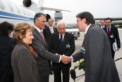 LH Mag. Franz Voves begrüßt den portugiesischen Staatspräsidenten Prof. Anibal Cavaco Silva am Flughafen. Foto: Landespressedienst