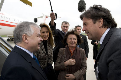 LH Mag. Franz Voves begrüßt den polnischen Staatspräsidenten Lech Kaczynski am Flughafen. Foto: Landespressedienst