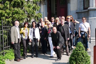 Die Gruppe der Landesinnung der steirischen Friseure vor dem Steiermark-Haus