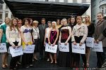 Europatagsfest am Grazer Hauptplatz: LH Franz Voves mit den Schülerinnen der Modeschule Graz
