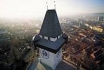 Der Uhrturm über den Dächern von Graz Der Uhrturm über den Dächern von Graz