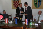 Überreichung des Partnerschaftsvertrages in Sisak.