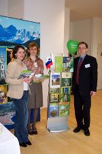 Nadja Dokter (Steiermark), Sandra Cvikic (Kroatien) und Robert Smigovec (Slowenien) informierten am Stand der Zukunftsregion