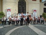 Das "Viel-Harmonika-Orchester" aus Stainz am Theaterplatz