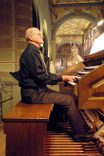 Der Grazer Domchor begleitete eine Messe, die von Weihbischof Dr. Franz Lackner im Pecser Dom zelebriert wurde; Domorganist Emanuel Amtmann gab anschließend ein Konzert auf der zweitgroßten Orgel der Welt. Der Grazer Domchor begleitete eine Messe, die von Weihbischof Dr. Franz Lackner im Pecser Dom zelebriert wurde; Domorganist Emanuel Amtmann gab anschließend ein Konzert auf der zweitgroßten Orgel der Welt.