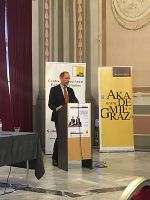 Südosteuropa-Experte Univ.-Prof. Florian Bieber, Leiter des Zentrums für Südosteueuropa-Studien der Universität Graz Südosteuropa-Experte Univ.-Prof. Florian Bieber, Leiter des Zentrums für Südosteueuropa-Studien der Universität Graz