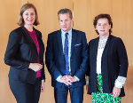 Erneuern die erfolgreiche Partnerschaft: LR Eibinger-Miedl, Bruno Belin, Präsident des Départements de la Vienne, LR Ursula Lackner in Poitiers. © Land Steiermark/honorarfrei bei Quellenangabe Erneuern die erfolgreiche Partnerschaft: LR Eibinger-Miedl, Bruno Belin, Präsident des Départements de la Vienne, LR Ursula Lackner in Poitiers.