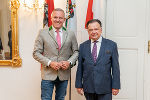 Landeshauptmann Mario Kunasek begrüßte Marschall Adam Struzik in der Grazer Burg. © Land Steiermark/Binder; bei Quellenangabe honorarfrei Landeshauptmann Mario Kunasek begrüßte Marschall Adam Struzik in der Grazer Burg.