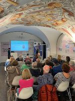 Referatsleiterin Silvia Fischer bei der Präsentation.