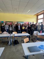 Gruppenfoto mit Schülerinnen und Schülern © EUROPE DIRECT