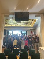 Gruppenfoto mit Schülerinnen und Schülern des Bischöflichen Gymnasiums 