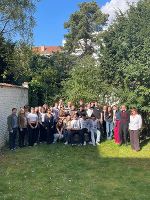 Gruppenfoto mit den Schülerinnen und Schülern.