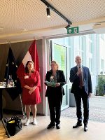 (v.l.n.r.): Marie-Therese Ettmayer, Michaela Di Bucci, Gregor Schusterschitz 