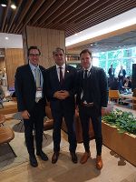 Montenegros stellvertretender Ministerpräsident Ervin Ibrahimović (Mitte) mit dem Team des Referates Europa und Internationales.