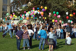 Steiermarkweit mehr als 800 Schülerinnen und Schüler – hier in der Volksschule „Sacré Coeur“ in Graz - starteten zum „Europäischen Tag der Sprachen“ Luftballons mit Grußkarten in den 39 Sprachen der Mitgliedsländer des Europarates.  