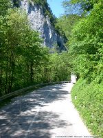 Entlang der Uno in einer wildromantischen Schlucht.