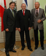 Landeshauptmann Mag. Franz Voves, der israelische Botschafter Dan Ashbel und der Präsident der Israelitischen Kultusgemeinde, Gérard Sonnenschein. Foto: Johannes Steinbach, Europaabteilung