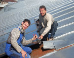 Und auch die Solaranlage funktioniert wieder dank Installateurlehrling Patrick Kumpitsch und seinem BS-Lehrer Pessl