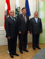 Landeshauptmann Mag. Franz Voves (Mitte) mit dem Parlamentspräsidenten Vasif Talibov (rechts) und Premierminister Alovsat Bakhshiyev aus Aserbaidschans Autonomer Republik Nachitschevan