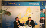 (v.l.) Der Leiter der Europaabteilung Mag. Ludwig Rader im Gespräch mit Botschafter Dr. Jan Koukal im „Café Europa“. (Foto: Josef Bauer) (v.l.) Der Leiter der Europaabteilung Mag. Ludwig Rader im Gespräch mit Botschafter Dr. Jan Koukal im „Café Europa“. (Foto: Josef Bauer)
