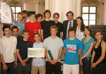 Landeshauptmann Mag. Franz Voves mit den Schülerinnen und Schülern des Grazer Privatgymnasiums „Sacre Coeur“