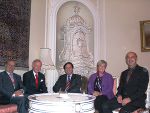 Honorarkonsul Rudi Roth, Botschafter Istvan Horvath, Landeshauptmann Franz Voves mit Gattin Ingrid und Landesrat Manfred Wegscheider im prächtigen Palais der ungarischen Botschaft in Wien