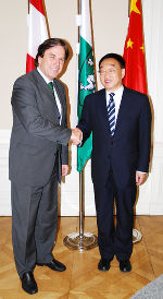 Hoher Besuch aus der Volksrepublik China: Lei Chen, Minister für Wasserwirtschaft wurde von Landeshauptmann Mag. Franz Voves in den Amtsräumen der Grazer Burg empfangen. © Landespressedienst