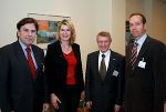 Präsentation im Steiermark-Büro Brüssel (v.l.n.r.): Landeshauptmann Mag. Franz Voves mit Projektleiterin Mag. Brigitte Hasewend, Rektor Dr. Hans Sünkel und Dr. Heinz Ponholzer von der TU Graz.