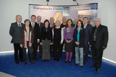 Am Gruppenfoto die steirischen Experten HR Dr. Karl Paier (Fachabteilung 7a Gemeinden), Dr. Renate Krenn-Mayer (Fachabteilung 1F Verfassungsdienst) und HR Mag. Ludwig Rader (Fachabteilung 1E Europa und Außenbeziehungen).