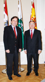 Landeshauptmann Mag. Franz Voves begrüßte heute Vormittag den spanischen Botschafter José Pons Irazazábal zu einem Arbeitsgespräch in der Grazer Burg.