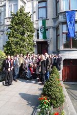 Die steirischen Gemeindevertreter der Steirischen Volkspartei vor dem Steiermark-Haus in Brüssel 