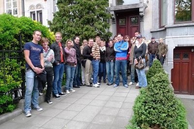 Die Studierenden der FH Eisenstadt vor dem Steiermark-Haus