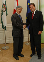 Der japanische Botschafter Akio Tanaka und Landeshauptmann Mag. Franz Voves spannten in ihrem Gespräch den Bogen von der Wissenschaft und Technik über Kulturelles bis zur Kulinarik.