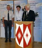 Bürgermeister Günter Posch mit Heidi Zikulnig und Botschafter i.R. Wolfgang Wolte