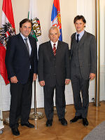 von links: Landeshauptmann Mag. Franz Voves begrüßte den neuen Botschafter Serbiens, Milovan Bozinovic und den neuen serbischen Honorarkonsul Univ.-Doz. Dr. Dieter H.M. Szolar in der Grazer Burg
