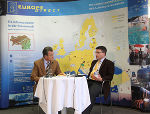 Moderator Ludwig Rader (links) und Osteuropa-Experte Gerhard Mangott im Medienzentrum Steiermark