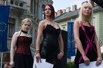 Zur Eröffnung des Europatagsfestes am Grazer Hauptplatz: Eine "Europa-Modeschau" der Modeschule Graz