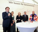 "Es wird gebaut": LH Franz Voves mit LR Kristina Edlinger-Ploder, Bundesministerin Doris Bures, Bundeskanzler Werner Faymann und LH Gerhard Dörfler (v. l.)