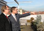 Der für die Euroapagenden zuständige Landesrat Dr. Christian Buchmann im Gespräch mit dem Leiter der Vertretung der EU-Kommission in Wien, Mag. Richard Kühnel.