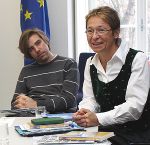 ao Univ.-Prof. Anita Prettenthaler-Ziegerhofer kam mit ihren StudentInnen in die Europaabteilung des Landes, ....