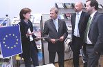 Im EU-Infocenter: Die Leiterin von EuropeDirect Steiermark, Heidi Zikulnig, EU-Kommissar Johannes Hahn, Erich Korzinek, acting director der Europaabteilung, und Stefan Zotti, Mitglied im Kabinett des Kommissars. Im EU-Infocenter: Die Leiterin von EuropeDirect Steiermark, Heidi Zikulnig, EU-Kommissar Johannes Hahn, Erich Korzinek, acting director der Europaabteilung, und Stefan Zotti, Mitglied im Kabinett des Kommissars.