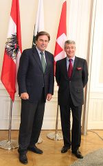 Der Schweizer Botschafter Urs Breiter zu Gast bei LH Voves in der Grazer Burg.  © Foto Landespressedienst; bei Quellenangabe honorarfrei