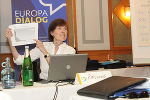 Dr. Heidi Zikulnig, Leiterin des Europe-direct Netzwerkes Steiermark bei ihrem Vortrag in Niederösterreich.