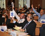 Landesrat Christian Buchmann vertritt die Anliegen der Steiermark im EU-Ausschuss der Regionen - hier bei einer Abstimmung im Plenarsaal