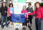 Mag. Stefan Börger, Mag. Rumyana Spassova, MMag.Manuela Fuchs und Dr. Georg Bauer vertraten beim GrazMarathon 2011 die Farben Europas. Dr. Heidi Zikulnig, Leiterin des EuropeDirect-Netzwerkes in der Steiermark gab ein Startzeichen (vorab ;-)