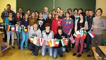 Die 4.a-Klasse mit Direktor, Klassenlehrerin und EuropeDirect Team.