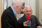 Peter Wolf führte durch die abschließende Vernissage der Fotografien von Petar "Pero" Dabac. 