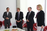 Styria Medien-Vorstand Schweighofer (links) begrüßte die Delegation.