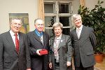 v.l.n.r.: Honorarkonsul der Republik Polen Landesamtsdirektor a.D. Dr. Gerold Ortner, der mit dem Kommandeurkreuz des Verdienstordens der Republik Polen ausgezeichnete Landtagspräsident Reinhold Purr und Landeshauptmann Waltraud Klasnic mit dem polnischen Botschafter Mag. Marek Jendrys in der Grazer Burg.